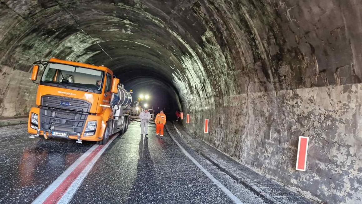 Галерия :: Снимка 1 :: АПИ почти приключи с ремонта на „Кривия тунел“ (галерия)}