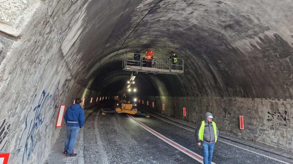 Галерия :: Снимка 3 :: АПИ почти приключи с ремонта на „Кривия тунел“ (галерия)}