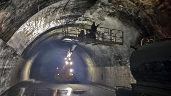 АПИ почти приключи с ремонта на „Кривия тунел“ (галерия)