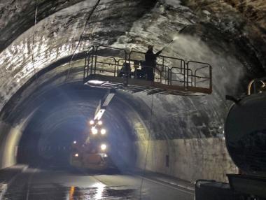 АПИ почти приключи с ремонта на „Кривия тунел“ (галерия)