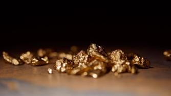 Цената на златото отново удари рекорд заради митата на Тръмп