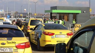 Такситата ще влизат безплатно до 6 пъти в Летище София