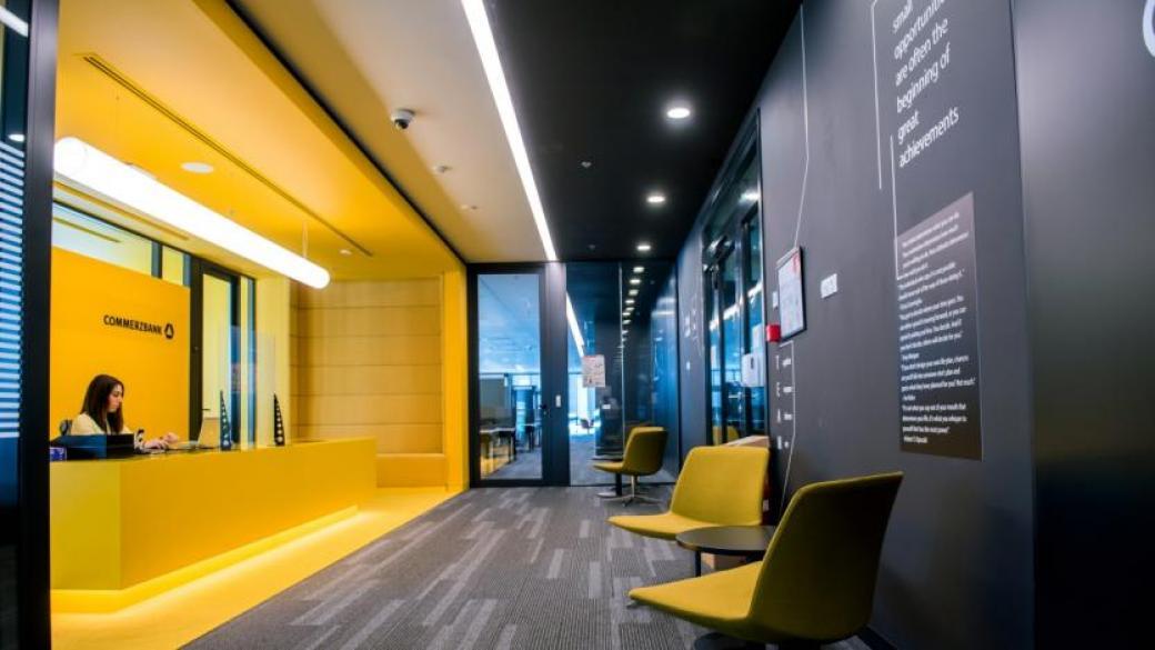 Commerzbank наема служители в България, докато съкращава в Германия