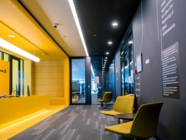 Commerzbank наема служители в България, докато съкращава в Германия