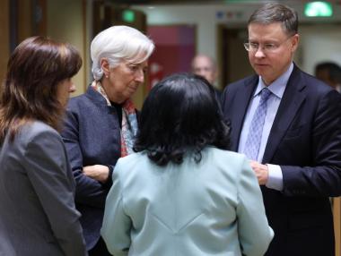 Вечерни новини: За Домбровскис еврото в България е възможно от 2026 г.; Летище София с ново име