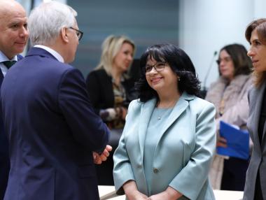 България ще поиска извънреден доклад за еврото до края на февруари