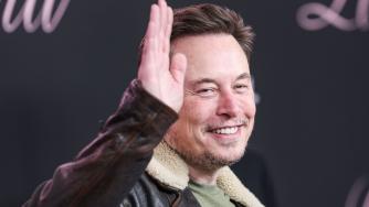 С новия Grok Мъск официално хвърли ръкавицата на ChatGPT