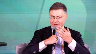 ЕК бърза с изваждането на разходите за отбрана от дефицита