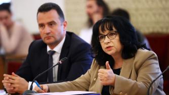 „Обезкървяване“ на енергетиката: Петкова прибира целия дивидент на енергийните компании