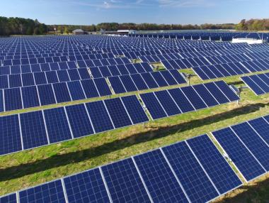 Как Amazon стана водещ корпоративен купувач на възобновяема енергия в Европа?