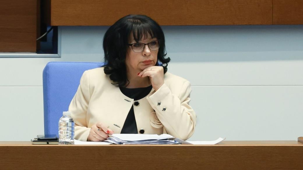 Кои са министерствата с между 60 и 100% увеличени разходи за 2025 г. (графики)