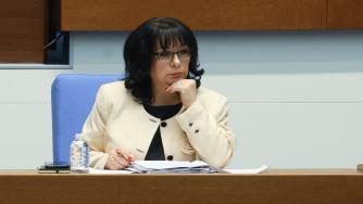 Кои са министерствата с между 60 и 100% увеличени разходи за 2025 г. (графики)