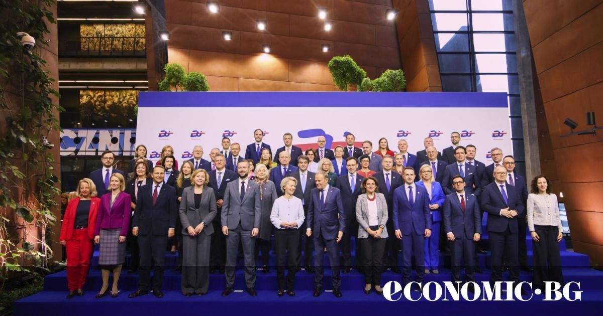 Председателят на Европейския съвет Антониу Коща в неделя обяви извънредна