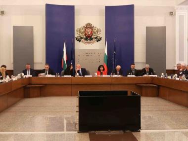 Почти никой не харесва „възможния бюджет“ на Теменужка Петкова
