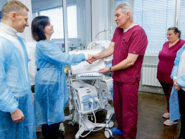 tbi bank дари апарат за обдишване на новородени на болница „Шейново“