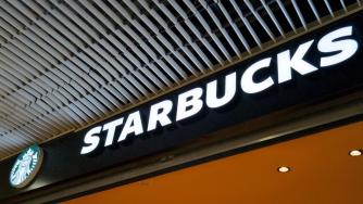 Starbucks съкращава 1100 работни места