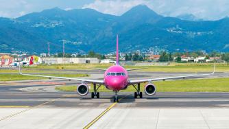 Wizz Air обяви нови полети до Краков и Сардиния от София