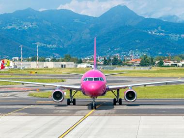 Wizz Air обяви нови полети до Краков и Сардиния от София