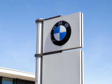 Заплахата на Тръмп за 25% мита удари акциите на европейските автопроизводители