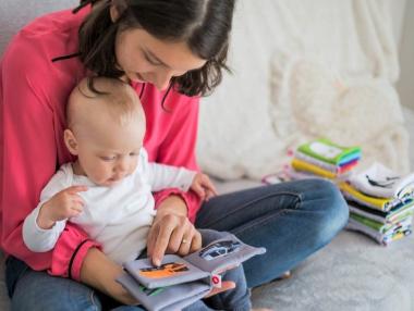 Обезщетенията за майчинство спират при работа на допълнителен договор