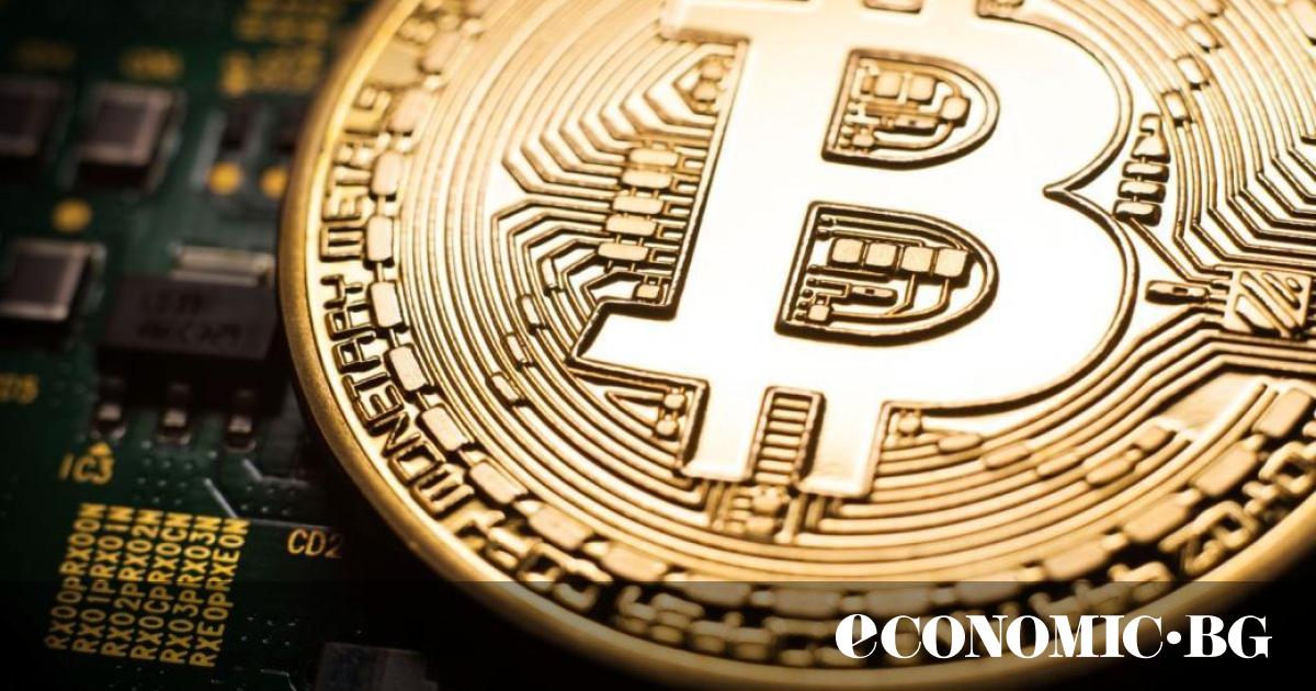 Цената на биткойн продължава низходящия си тренд и в петък,