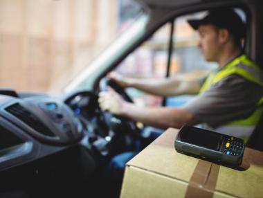 Куриерските услуги поскъпнаха – как ще се отрази на е-търговията и потребителите?