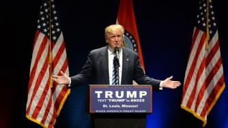 Тръмп спира цялата военна помощ на САЩ за Украйна