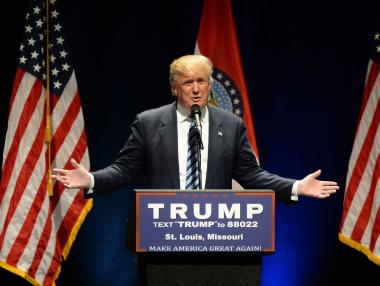 Тръмп спира цялата военна помощ на САЩ за Украйна