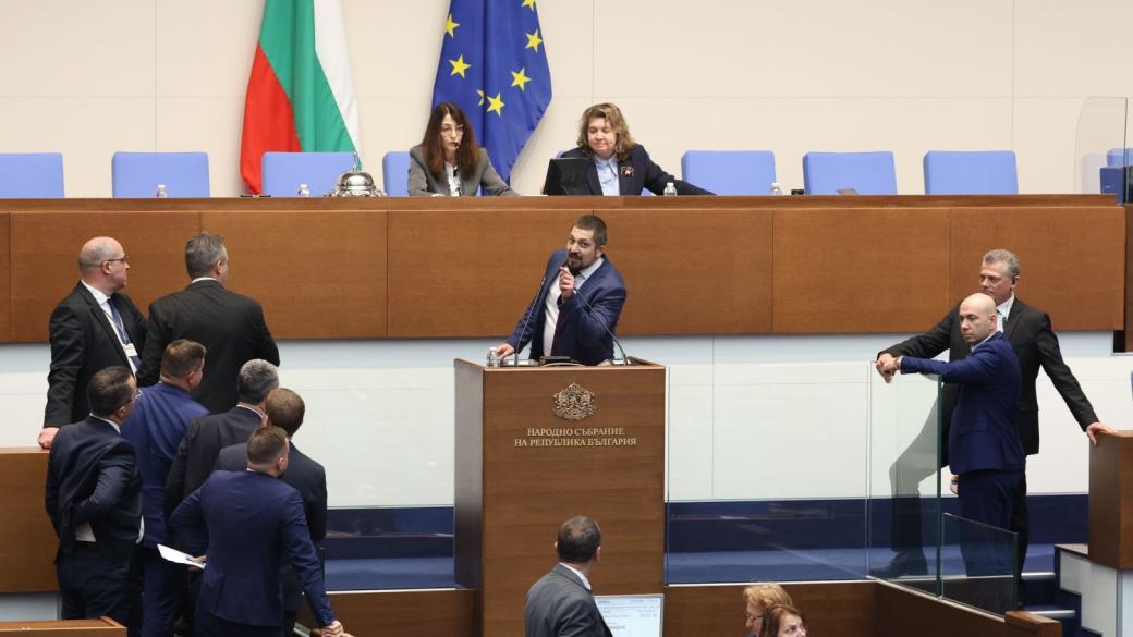 Поредно изстъпление на „Възраждане“: Блокираха работата на парламента