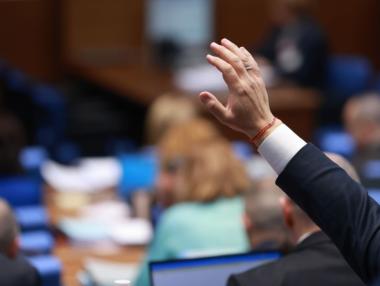 „Да бъдем реалисти“: Социалният бюджет мина на първо четене с „дупки“ навсякъде