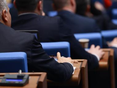 Здравният бюджет мина на първо четене с повече средства, но без реформи