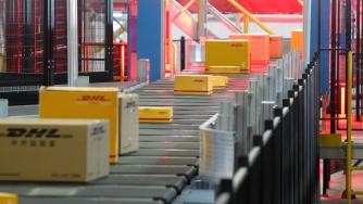 DHL съкращава 8000 работни места в опит да намали разходите си