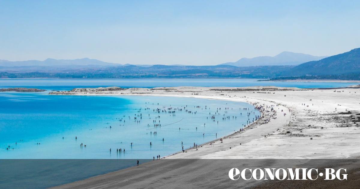 Със своите ярки тюркоазени, зелени и сини води, не е