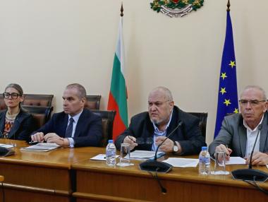 Караджов представи спешните мерки за повишаване на жп безопасността