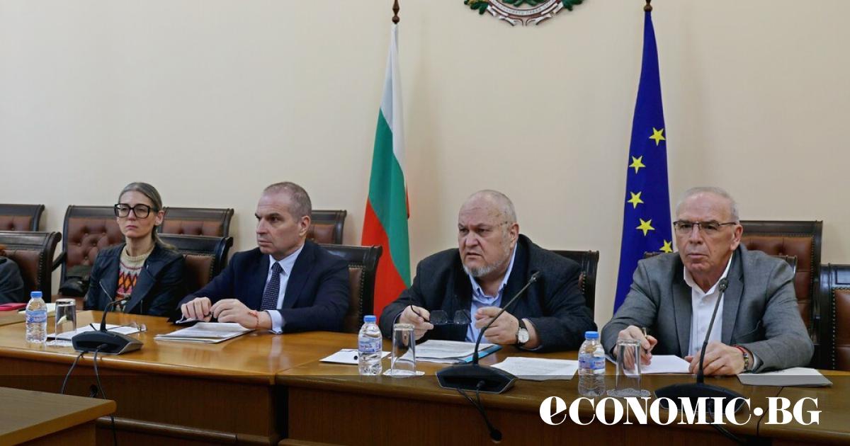 Във всеки локомотив, мотриса и на жп гарите ще има