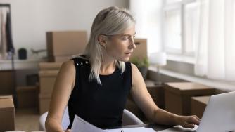 Хибридната работа ускорява кариерното развитие на жените