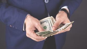 Броят на мултимилионерите по света расте, почти всички са мъже