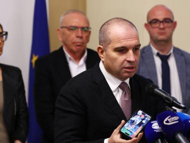 Новините от седмицата: Бюджетът ще плати за провала с влаковете; Голяма вятърна инвестиция в Перник