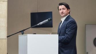 Участия в изложения и много срещи: Какво свърши министърът на туризма за 50 дни?