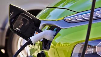 Интелигентно зареждане с гъвкави услуги: Как собствениците на електромобили могат да спестят?