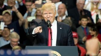 Тръмп заплаши ЕС с 200% мита върху алкохола