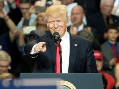 Тръмп заплаши ЕС с 200% мита върху алкохола