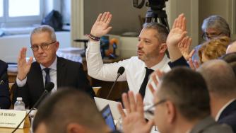 ГЕРБ, ИТН и БСП подкрепиха Пеевски в идеята му за държавна верига магазини