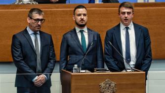 Трима нови депутати положиха клетва