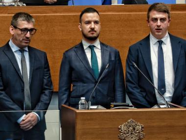 Трима нови депутати положиха клетва