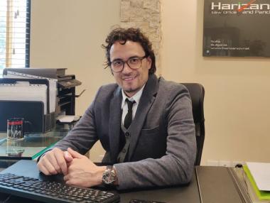 Адвокатът, който обича числото 24