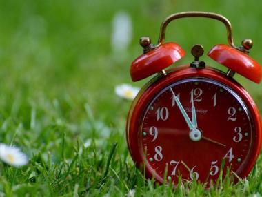 Еврокомисията се отказва да премахва местенето на часовниците в ЕС