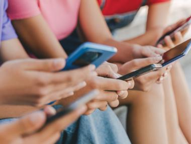 80% от децата под 12 години вече имат профил в социалните мрежи