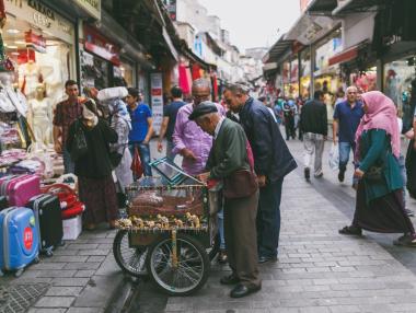 Арестът на кмета на Истанбул срина турската лира до историческо дъно
