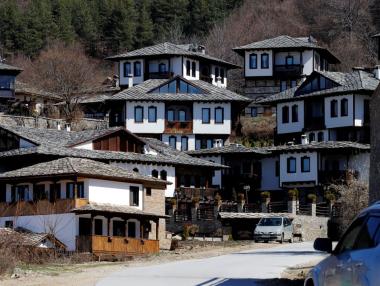 Нов начин да преоткриеш България: Турове с кола и радиостанция